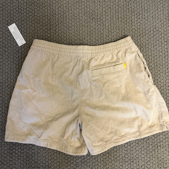 *NEVER WORN* Abercrombie and Fitch shorts tag on - Picture 2 of 4